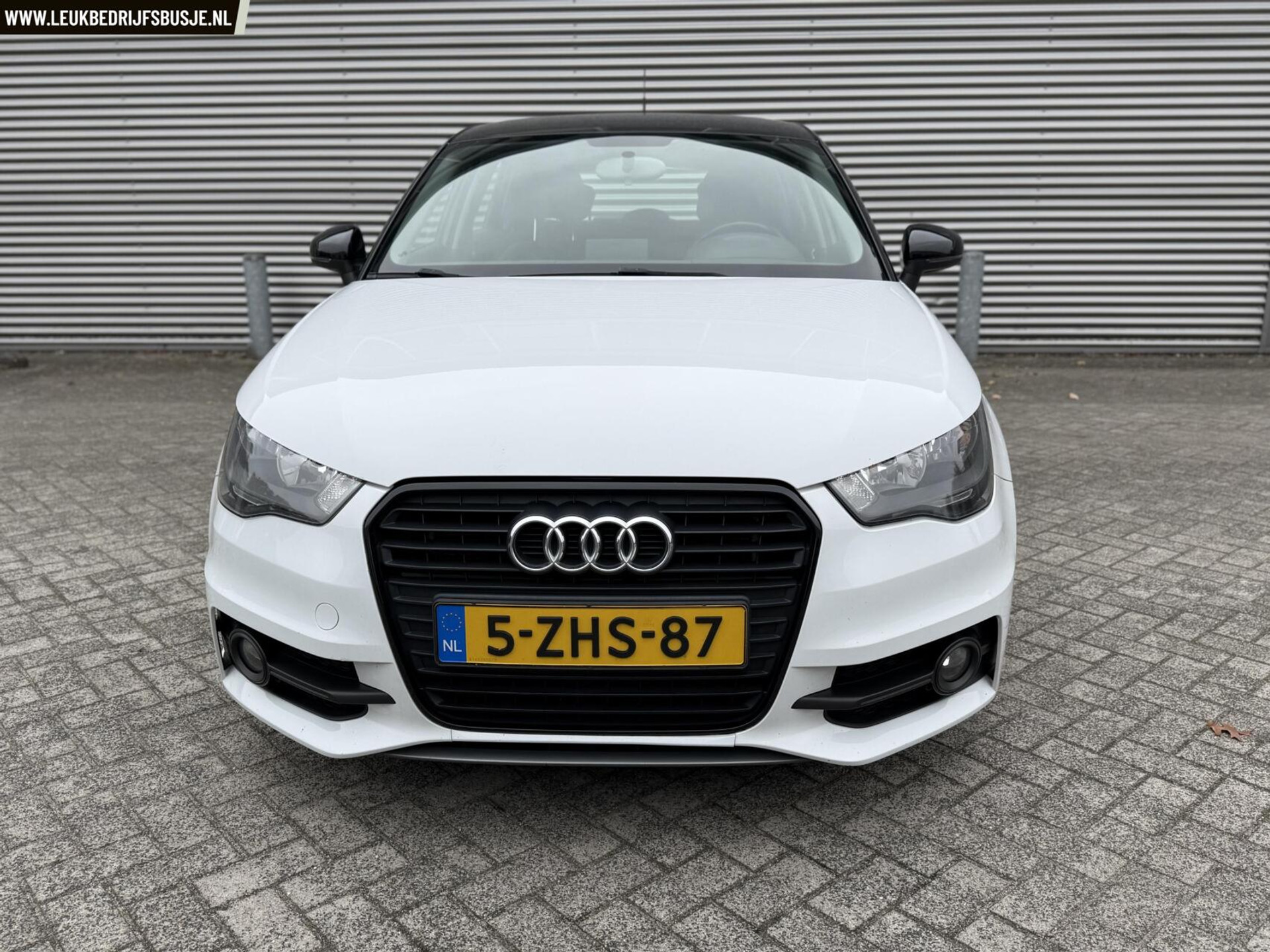 48325661-4.jpg